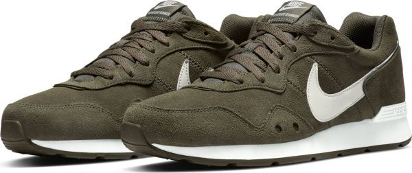 Кроссовки Nike Nike Venture Runner Suede CQ4557-300 р.10,5 зеленый