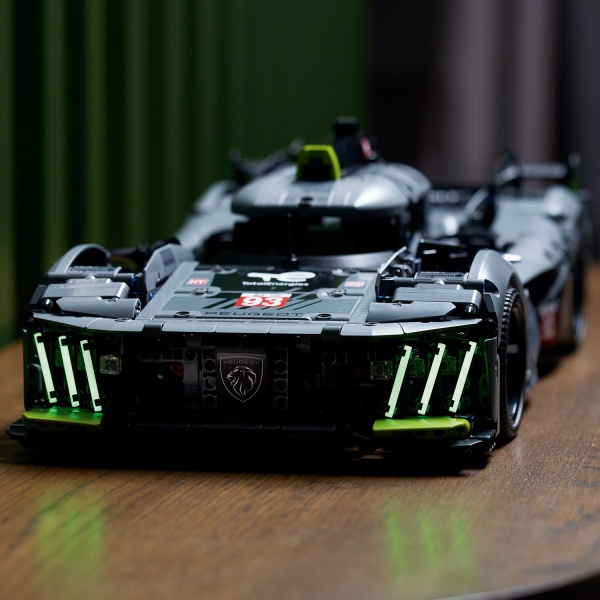 Конструктор LEGO Technic Peugeot 9X8 24H Le Mans Hybrid Hypercar (42156)