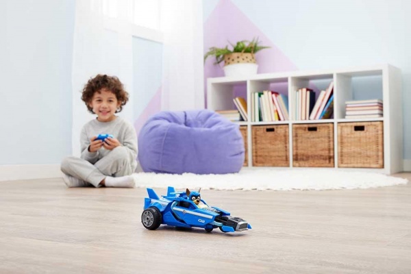 Игрушка Spin Master Щенячий патруль в кино 2 Полицейский автомобиль Гонщика на дистанционном управлении SM17798 