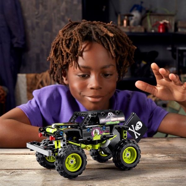 Конструктор LEGO Technic Monster Jam® Grave Digger® 42118