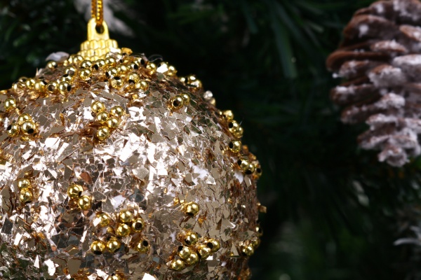 Елочная игрушка в форме шара с блестками и бусинками 8 см CAA126700 8 см 