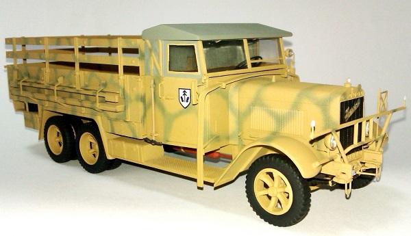 Сборная модель ICM немецкий грузовой автомобиль времен второй мировой войны Henschel 33 D1 (4823044402595) 1:35