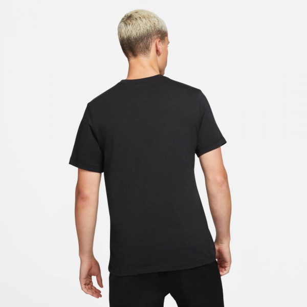 Футболка Nike M NSW TEE FUTURA SEASONAL DJ1574-010 р.S чорно-червоний