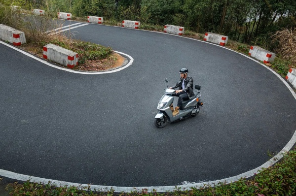 Электроскутер YADEA T7 Silver