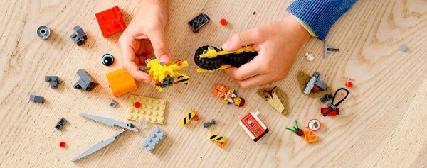 Конструктор LEGO Movie Трехколесный велосипед Эммета 70823