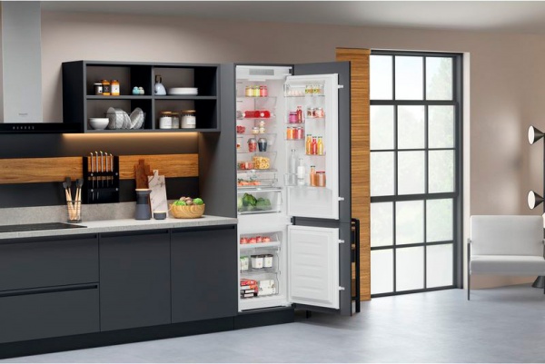 Встраиваемый холодильник Hotpoint Ariston HAC20 T321