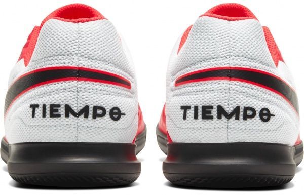 Бутси Nike LEGEND 8 CLUB IC AT6110-606 р. US 9 чорнийчервоний