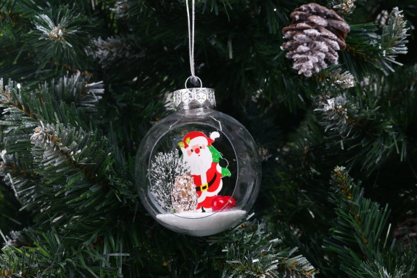 Шар новогодний Shunda Пластиковая с персонажем внутри 80 мм прозрачный SDA2037080