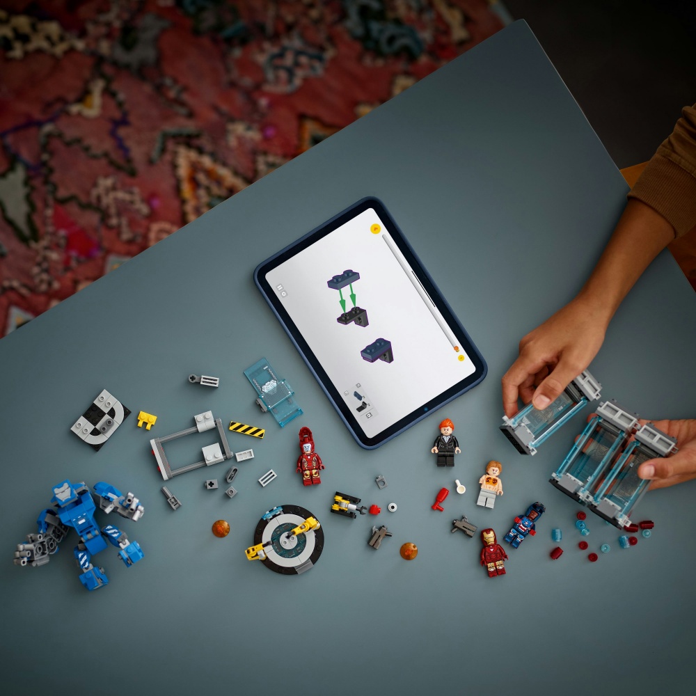 Конструктор LEGO Super Heroes Marvel Лабораторія Залізної Людини: зал обладунків 76315