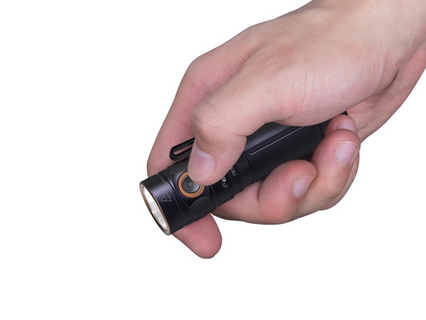 Фонарик Fenix ручной E30R CREE XP-L HI LED