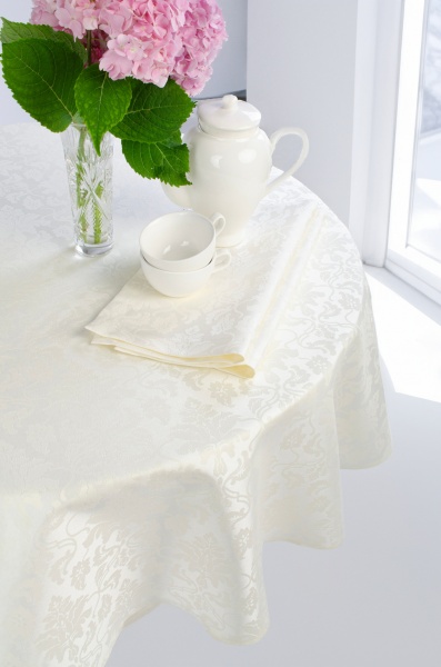 Скатерть Версаль 116-23/00 d160 молочный Эдельвика 