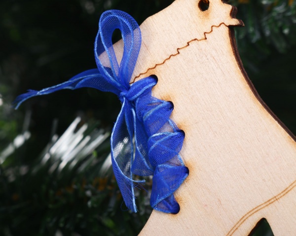 Елочная игрушка Коньки с лентой 5730 7 см 