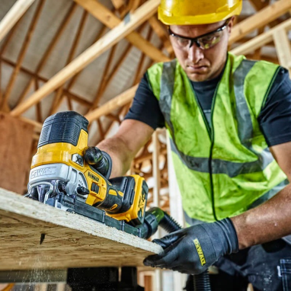 Электролобзик DeWalt DCS335N