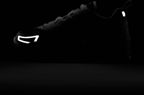 Кросівки Nike AIR VAPORMAX EVO DC9222-101 р.38 US 7 24 см чорно-білий