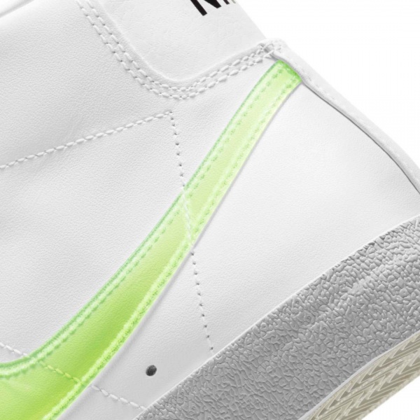 Кросівки Nike W BLAZER MID '77 ESS DJ3050-100 р.US 9 білий