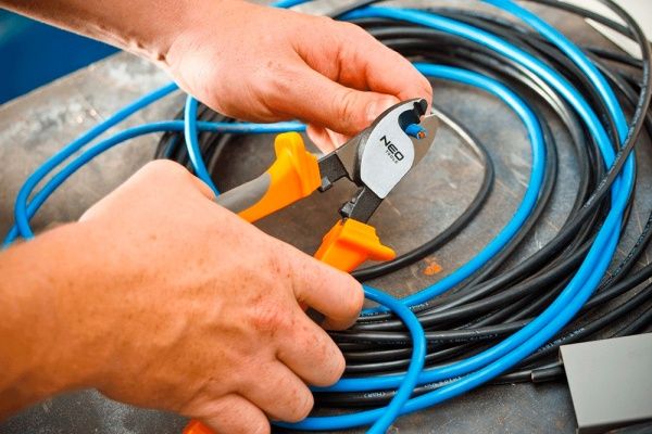 Ножиці для різання кабелю NEO tools для мiдних алюмiнiєвих кабелiв 160 мм. 01-513