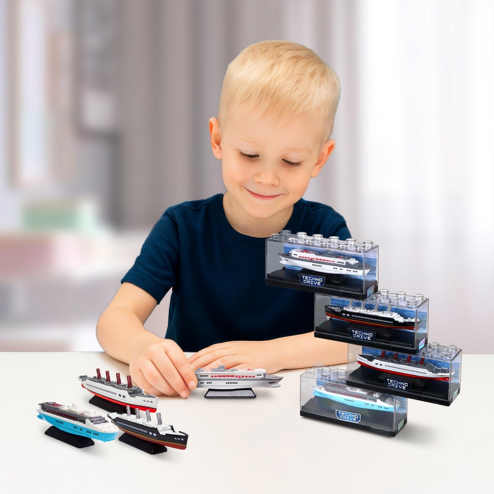 Модель TechnoDrive 1:43 Круизный лайнер в ассортименте 250420CG