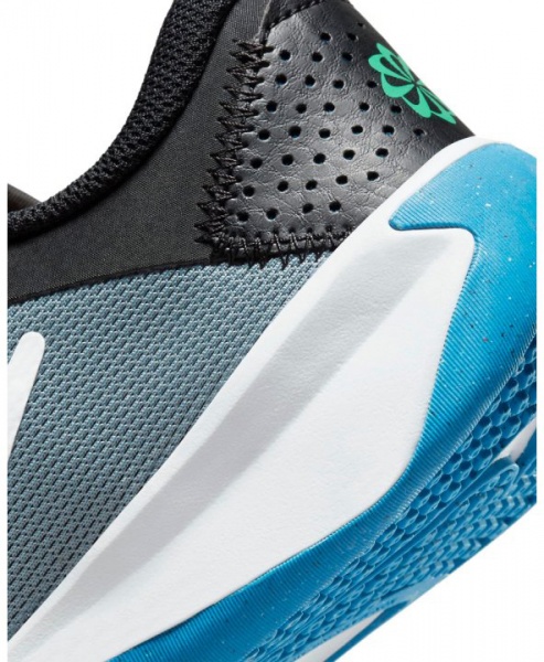 Кроссовки Nike OMNI MULTI-COURT DM9027-006 р.39 серый