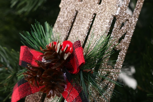 Декоративна підвіска Санчата з декором 16x6x5 см бронзовий LD21031