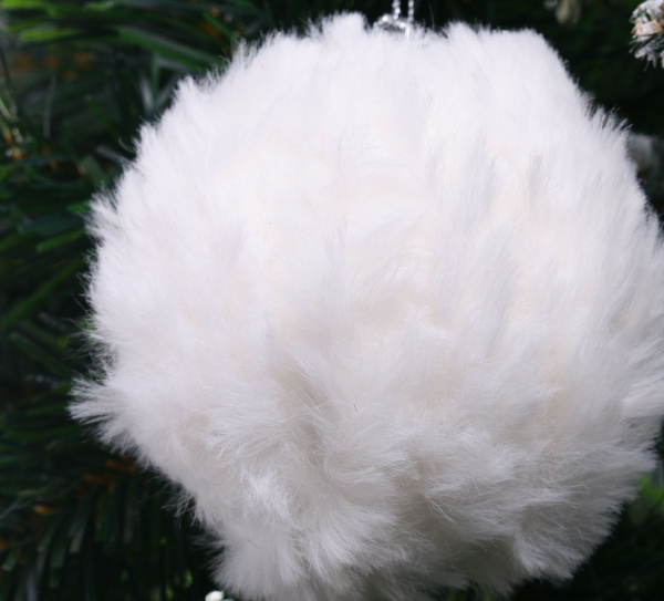 Ялинкова іграшка у формі кулі зі штучного хутра 