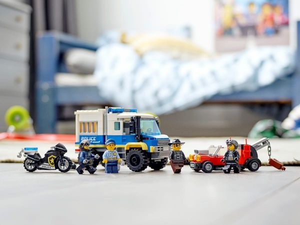 Конструктор LEGO City Транспорт для перевозки преступников 60276