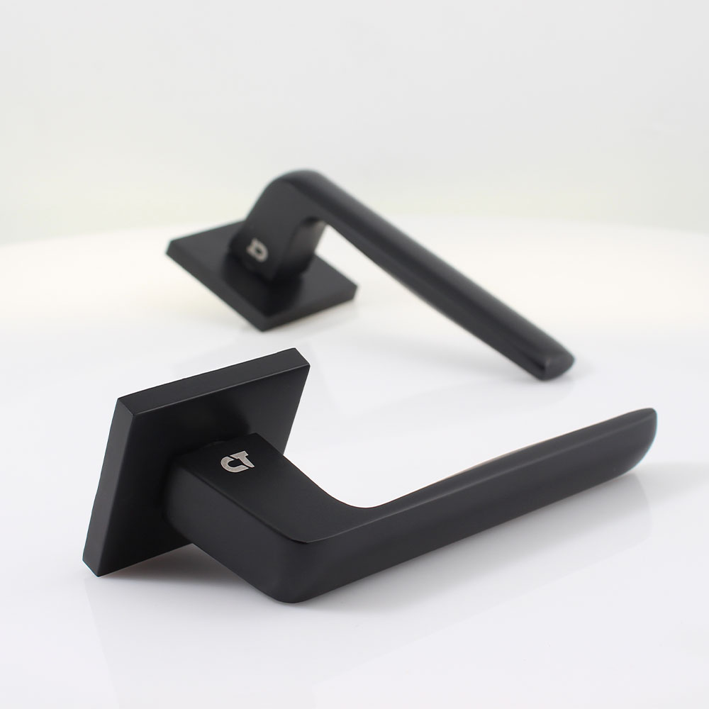 Ручка на розетці Comit Maria A матовий чорний