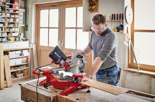 Пила торцовочная Einhell TC-SM 254