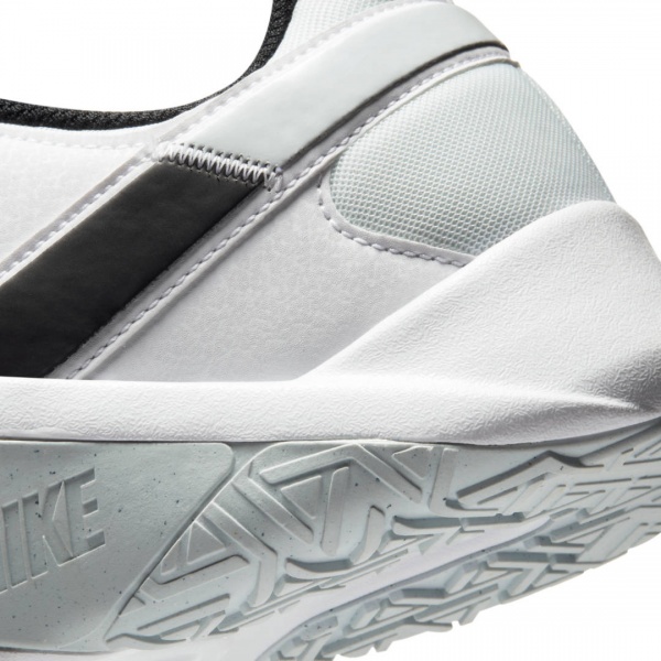 Кросівки Nike Nike Legend Essential 2 CQ9356-002 р.US 13 білий