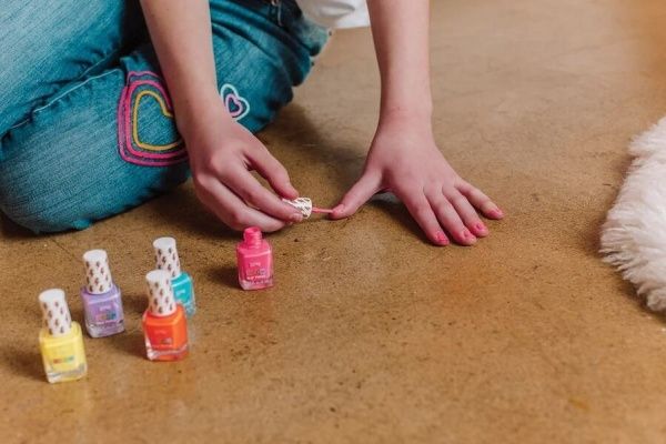 Набір лаків для нігтів Make it Real «Неонова вечірка» MR43221