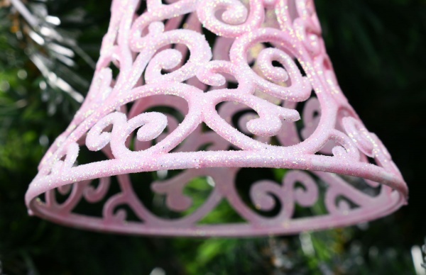Украшение новогоднее Колокольчик ажурный d 10 см розовый