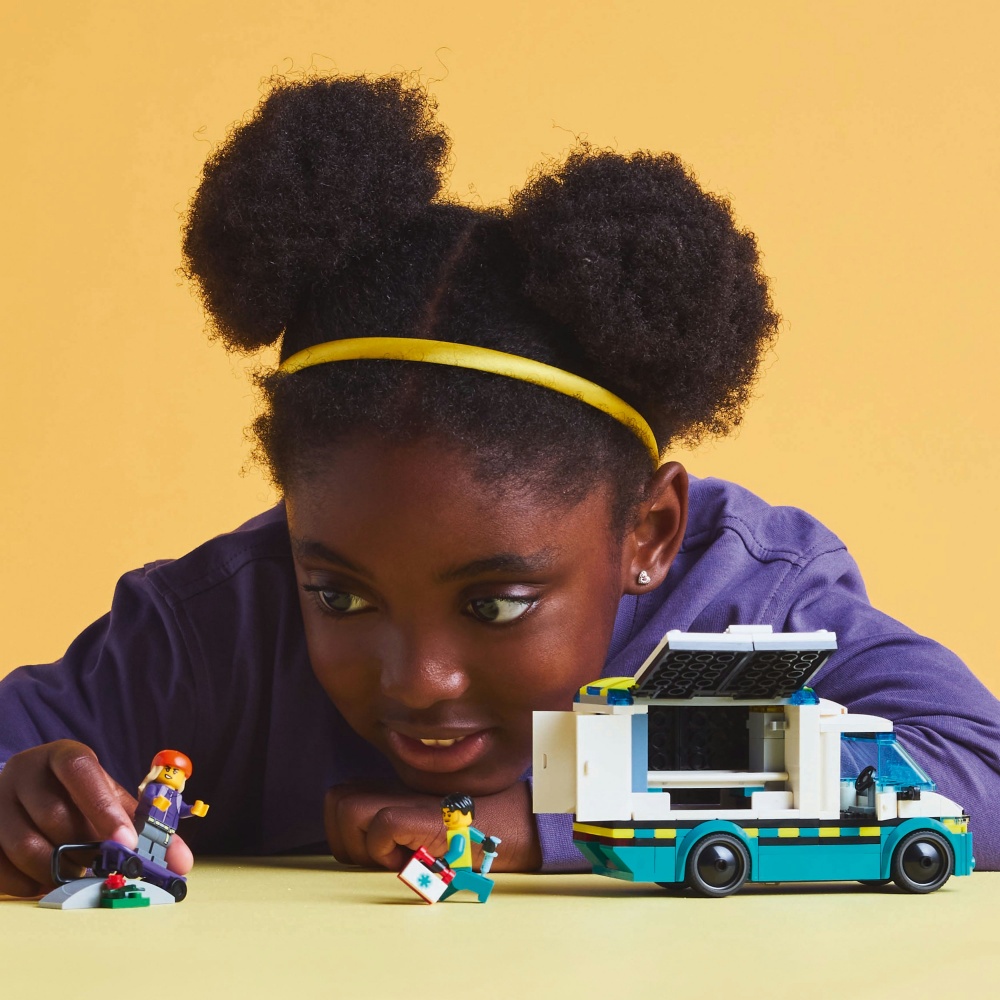 Конструктор LEGO City Скорая помощь 60451