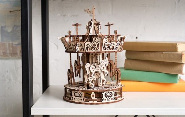 Деревянный 3D-конструктор UGEARS Карусель