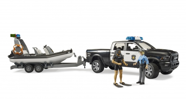 Поліцейська машина Bruder RAM 2500 з човном та фігурками 1:16 02507