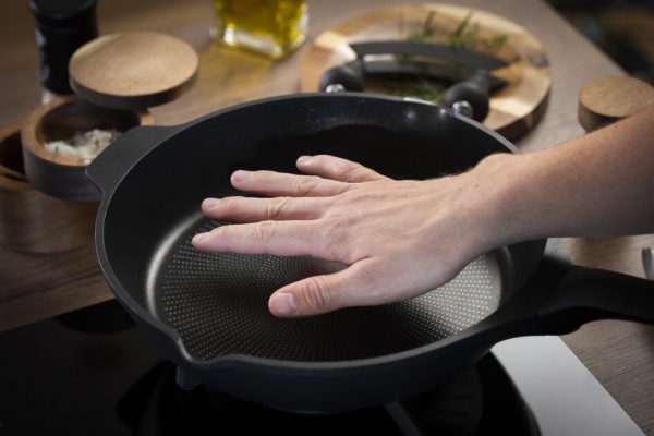 Сковорода Robusto 26 см E2490544 Tefal