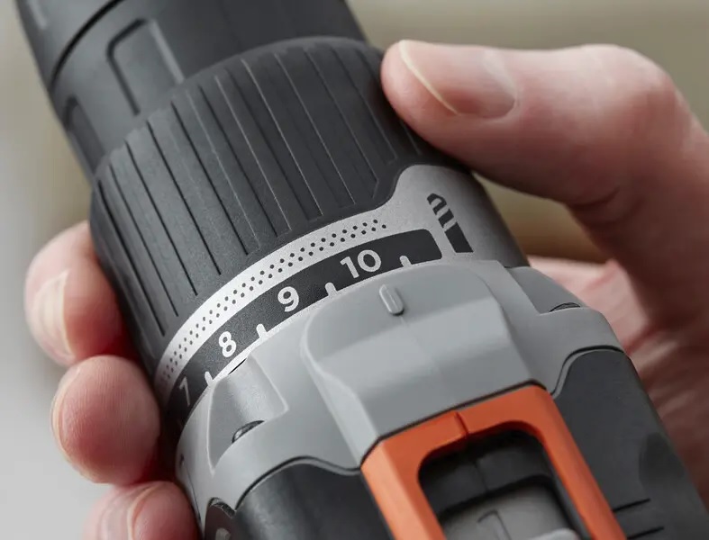 Шуруповерт ударный аккумуляторный Black+Decker BCD003C1