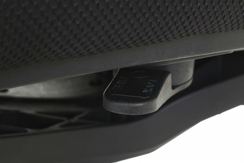 Крісло офісне Фада чорний