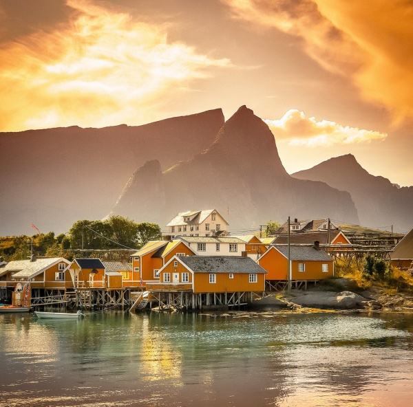 Репродукция Норвегия утро 80x80 см Арт Фемелі 