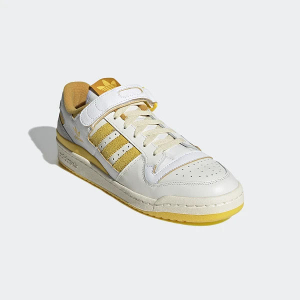 Кросівки Adidas GX4537 р.40 бежевий