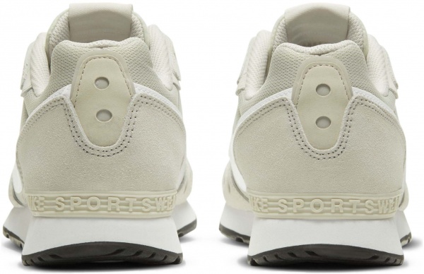 Кроссовки Nike Nike Venture Runner CK2948-002 р.US 9,5 бежевый