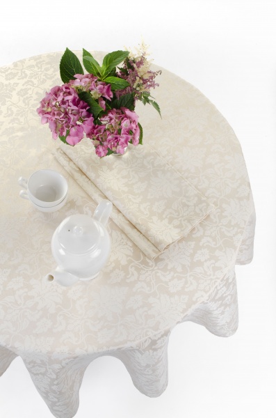 Скатерть Версаль 116-23/00 d160 бежевый/золотой Эдельвика 