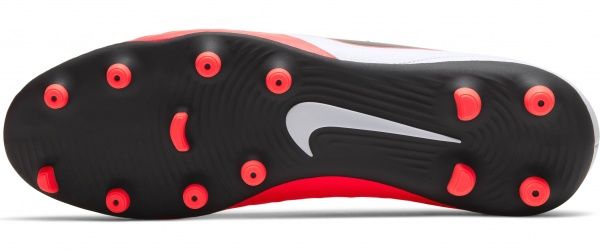 Бутси Nike LEGEND 8 CLUB FG/MG AT6107-606 р. US 9,5 біло-чорно-червоний