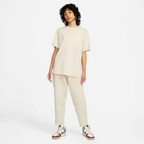 Футболка Nike DN5697-126 р.XS бежевий