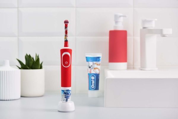 Електрична зубна щітка Oral-B Kids D100 Star Wars