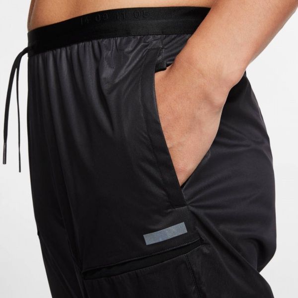 Штани Nike M NK TCH PCK ULT LT PANT PRTCT CJ5756-010 р. S чорний