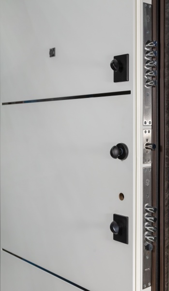 Дверь входная Булат Термо FORTEZZA (Квадро) 536 mamba morion / белый супермат 2050x950 мм правая