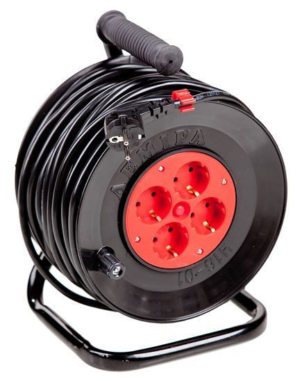 Подовжувач на котушці Леміра із заземленням 4 гн. чорний із червоним 30 м У16-01-01 3х2,5