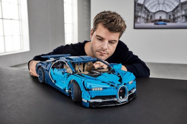 Конструктор LEGO Technic Bugatti Chiron 42083