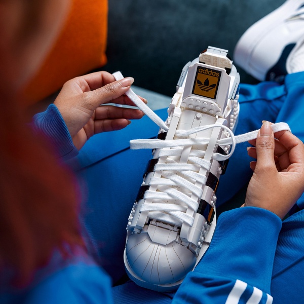 Конструктор LEGO Ideas Кросівки adidas Originals Superstar 10282