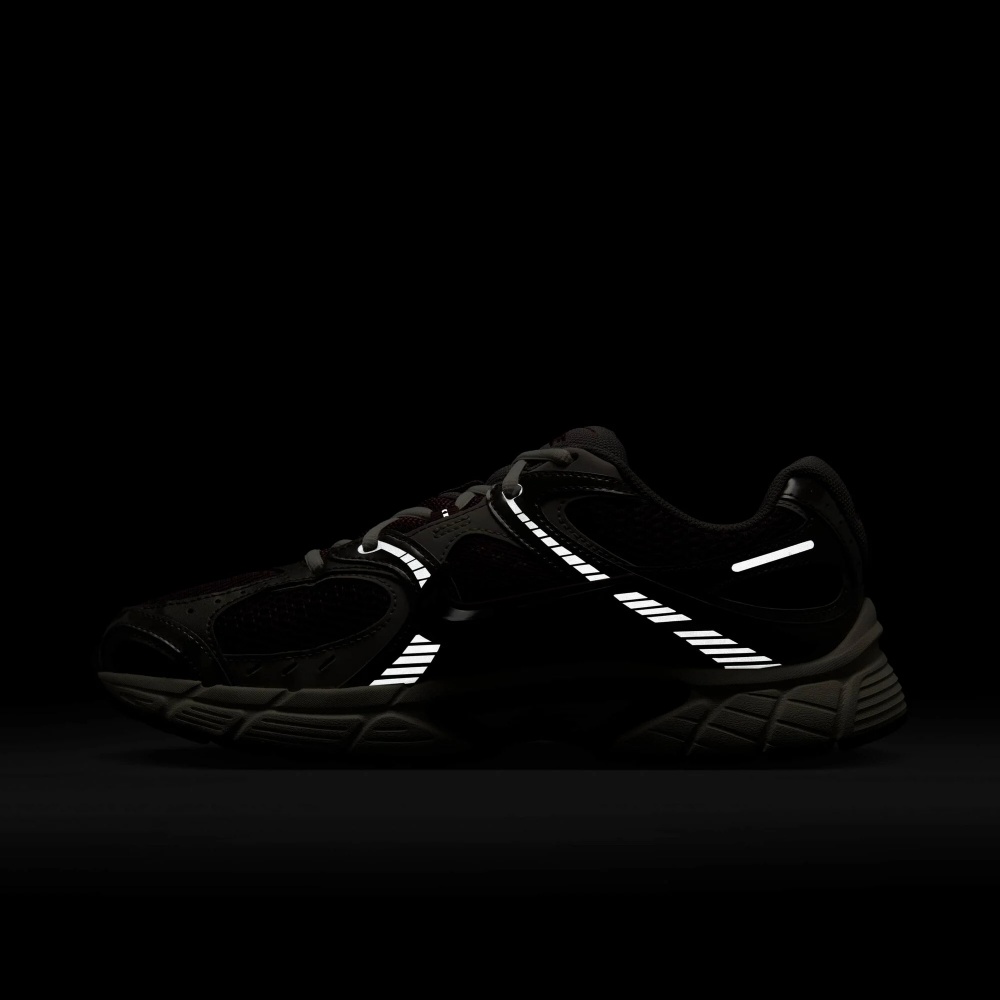 Кросівки Nike NIKE V5 RNR HJ5228-600 р.41