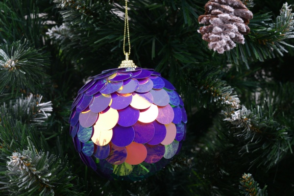 Ялинкова іграшка у формі кулі з паєтками 10 см в асортименті CAA125170 